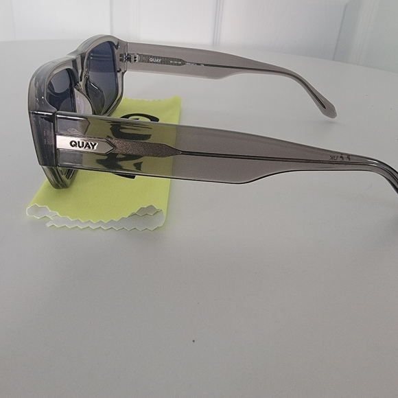 Quay Night Cap Navy Polarized Sunglasses - Picture 4 of 6